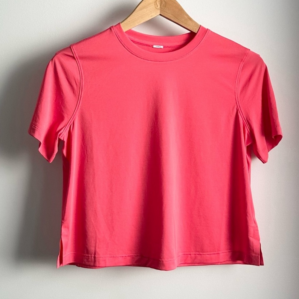 Lululemon ultralight waist length tshirt size 4